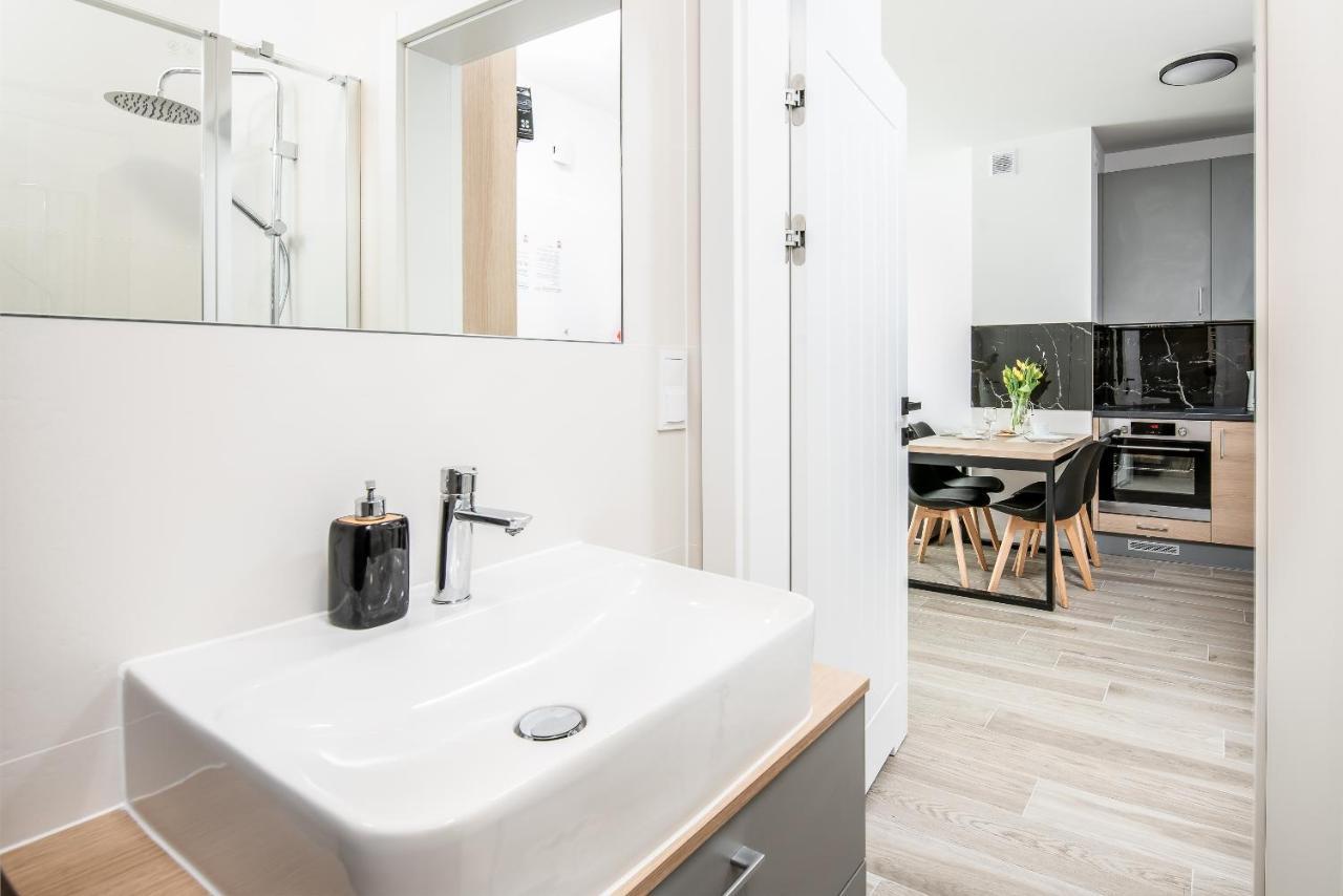 5D Apartamenty Fredry 2/36 科沃布热格 外观 照片