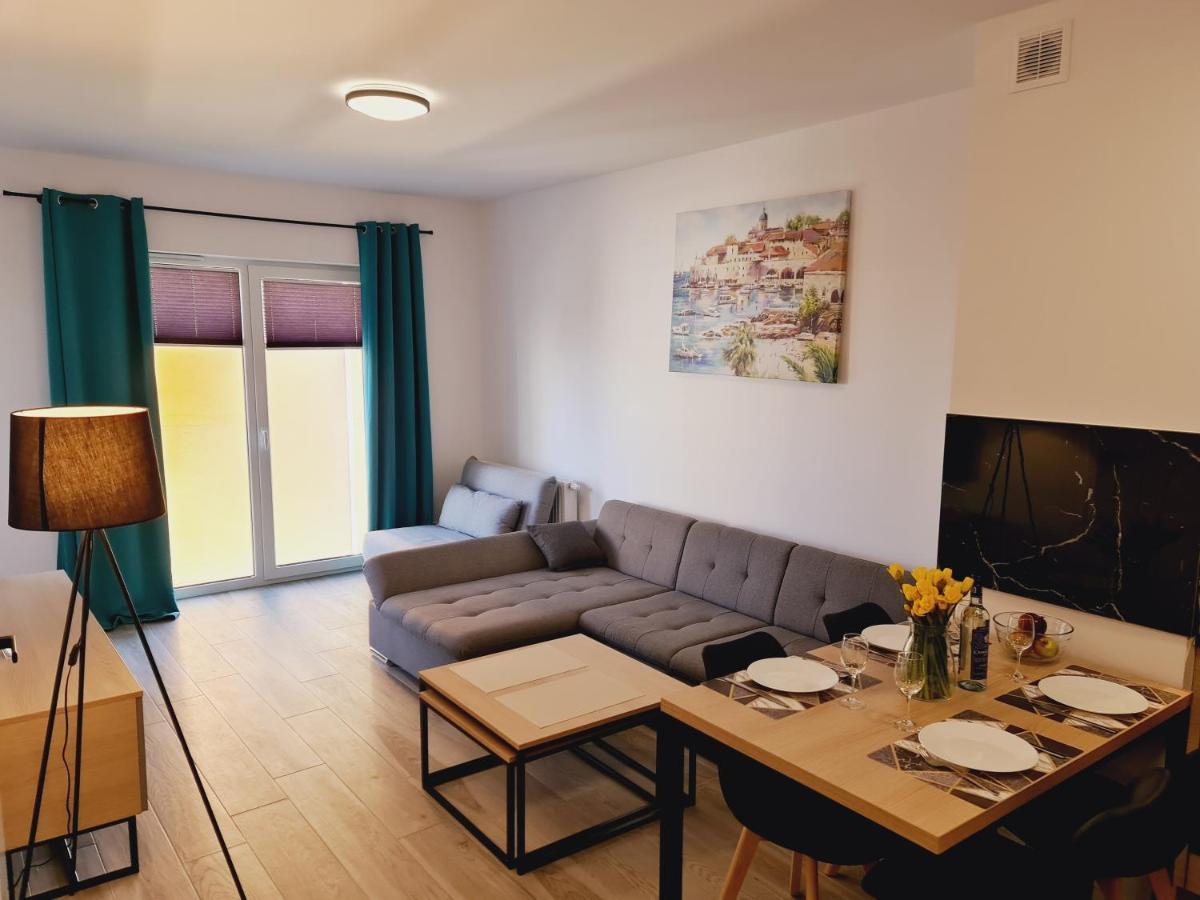 5D Apartamenty Fredry 2/36 科沃布热格 外观 照片